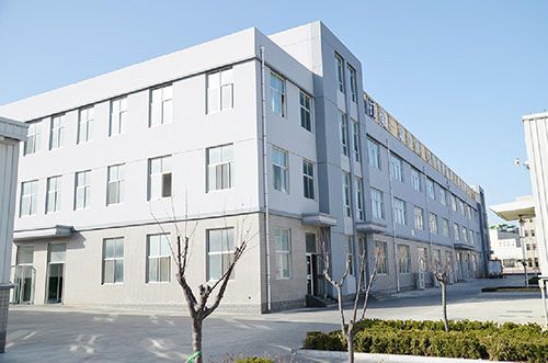 公司本著以人為本、誠信待人的理念，培養(yǎng)造就了一批專業(yè)人員